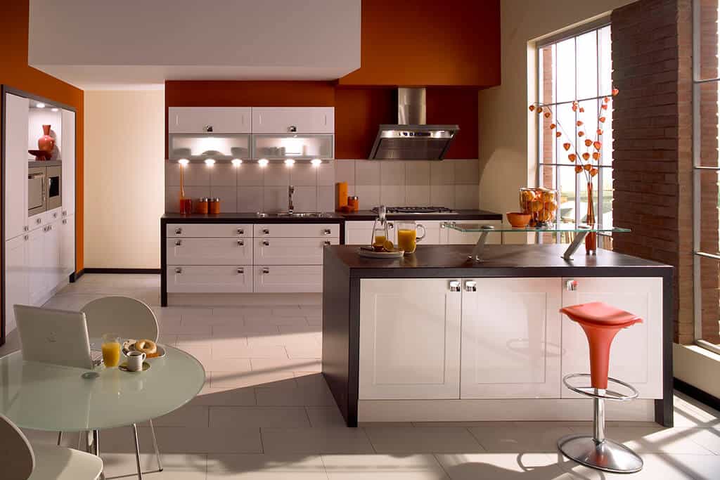 40% Discount - Sheraton Gloss White Kitchen | Ramsbottom ...